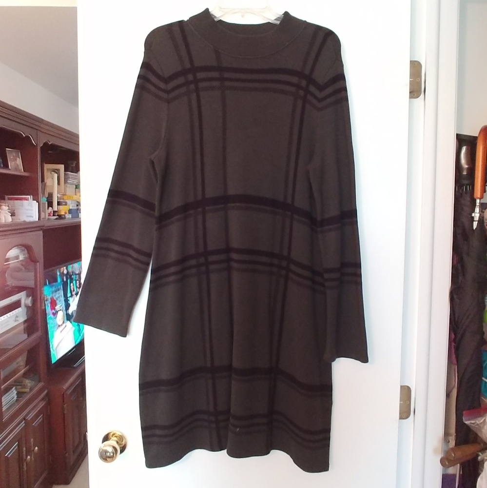 NWoT Forest Green and Black Sweater Dress